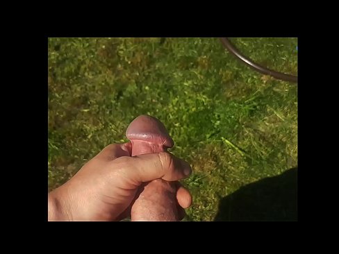 ❤️ Hottie poeth yn cael ei pussy pinc fucked a cums gyda chwistrell mewn gardd haf ❤ Porn caled wrthon ni ❌❤
